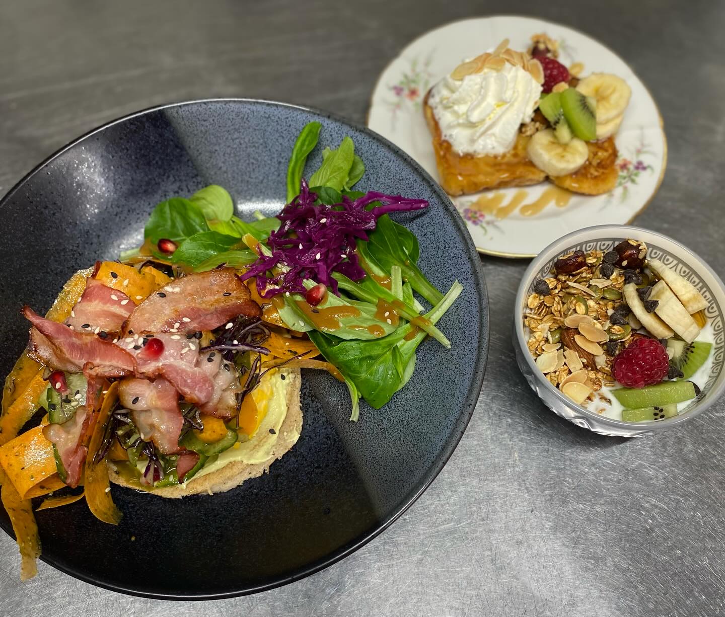 Que fait on le dimanche ? On va bruncher au P’tea Bonheur bien sûr ! En famille, entre amis, evjf, anniversaire, il y a toujours une bonne raison pour un brunch ! À dimanche 👋🏼 #brunch #salondethe #guerande #restaurant #guerande