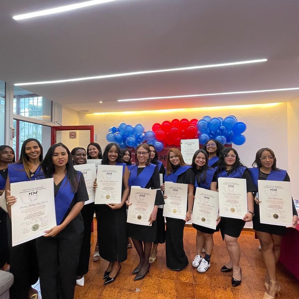 Celebramos con orgullo y desde el corazón.
En ISPE felicitamos a los nuevos Especialistas en Reclutamiento y Selección de Personal por Competencias, quienes culminaron exitosamente este diplomado.
Detrás de este logro hay esfuerzo, constancia, aprendizaje y una decisión valiosa: seguir creciendo para servir mejor.
Seleccionar talento es una labor profundamente humana: implica reconocer capacidades, valorar historias y abrir oportunidades.
Felicidades a esta nueva generación de especialistas.
Gracias por permitirnos acompañarles en este camino.