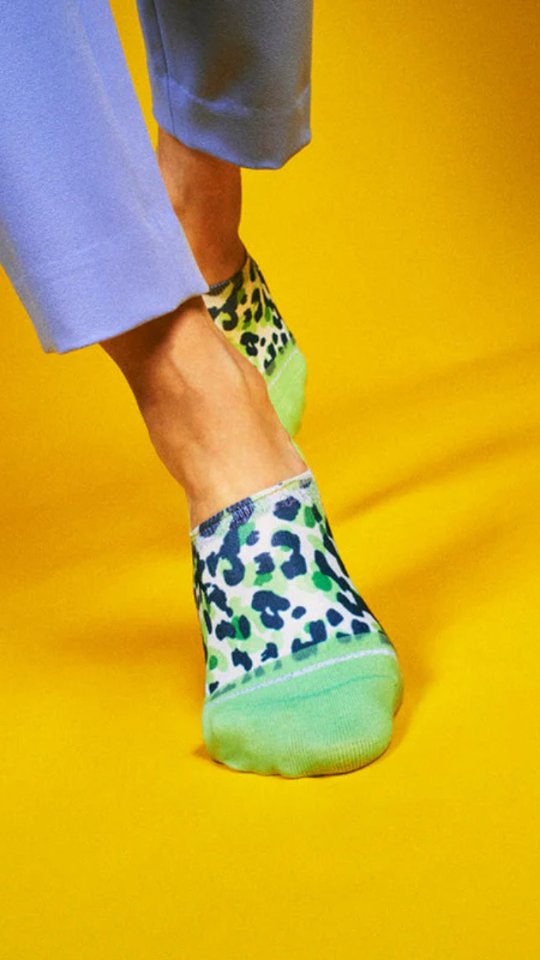 Des fans de chaussettes ? 🧦
.
.
Un look trop joli, des pieds tout mignons et un vrai confort ✨
C’est possible avec nos chaussettes baskets doubles en coton qui tiennent parfaitement au talon 👟
Qui les a déjà adoptées ? 💕