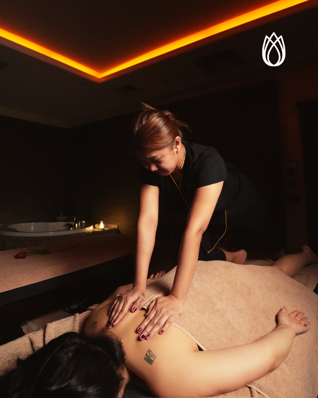 Bali masajı ile bedeninizi ve zihninizi yeniden keşfedin 🌿✨
Uzak Doğu’nun geleneksel dokunuşlarıyla uygulanan bu özel terapi; kaslarınızı gevşetir, enerjinizi dengeler ve derin bir rahatlama sağlar.
Yoğun temponuza kısa bir mola verin, kendinize iyi bakmanın en huzurlu yolunu deneyimleyin.
Ruhunuz dinlensin, bedeniniz yenilensin. 🌸
#balimasajı #rahatlama #spa #wellness #kendinezamanayır