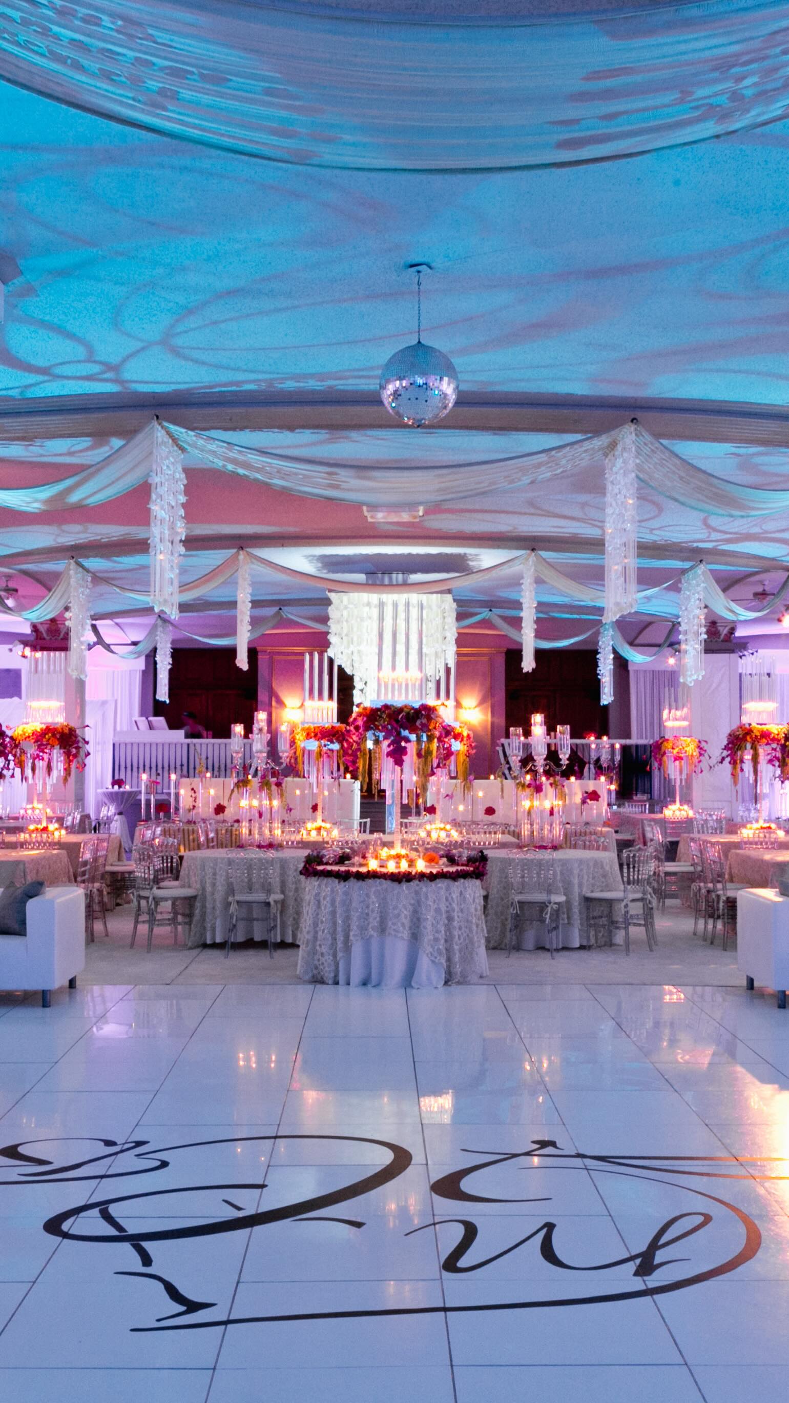 The power of bold color and lighting 😍
Design & Floral: Joe Mineo Creative
Photography: @joeykennedyphoto
Venue: @stambaughauditorium
#colorfulevents #colorfulweddings #weddingswithcolor #weddingseason #eventdesign