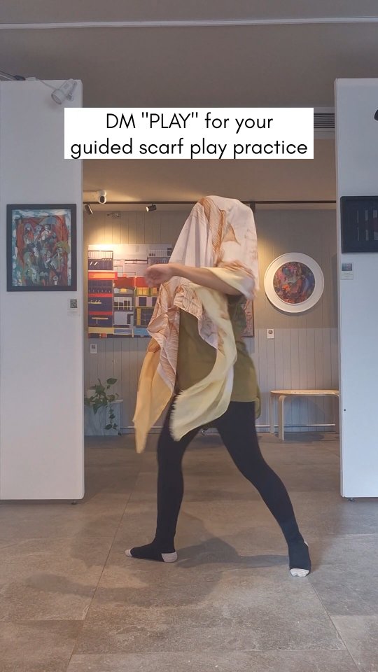 We often think nervous system regulation means being calm.
Stillness. Silence. Slowing down.
And yes, sometimes it does.
But regulation can also look like rhythm.
Movement. Music. Laughter. Play.
Your body doesnât only need rest.
It needs reminders that joy is safe.
That pleasure is safe.
That confidence is safe.
That self-expression is safe too.
Sometimes healing looks like breathing deeply.
Sometimes it looks like dancing with a scarf in your kitchen.
If your mind feels full, challenge yourself to play for a few minutes with a scarf or any fabric you have.
DM me âPLAYâ and Iâll send you the guided practice đż
And follow @move_to_thrive for more mindful movement, nervous system support, and joyful ways to reconnect with yourself. â¨ď¸