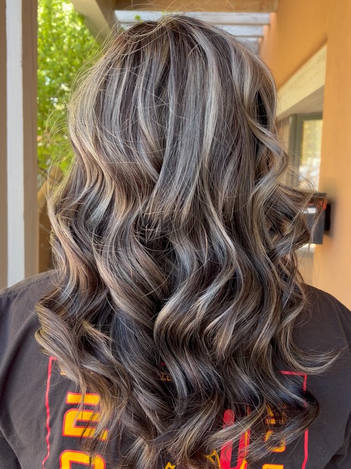 Obsessed with this transformation 😍
Swipe to see the before!
Stylist: Sam 🌻
Book your appointment online at prizmsalon.com
.
.
.
#prizmsalon #santafe #haircolorideas #hairtransformation #hairsalon