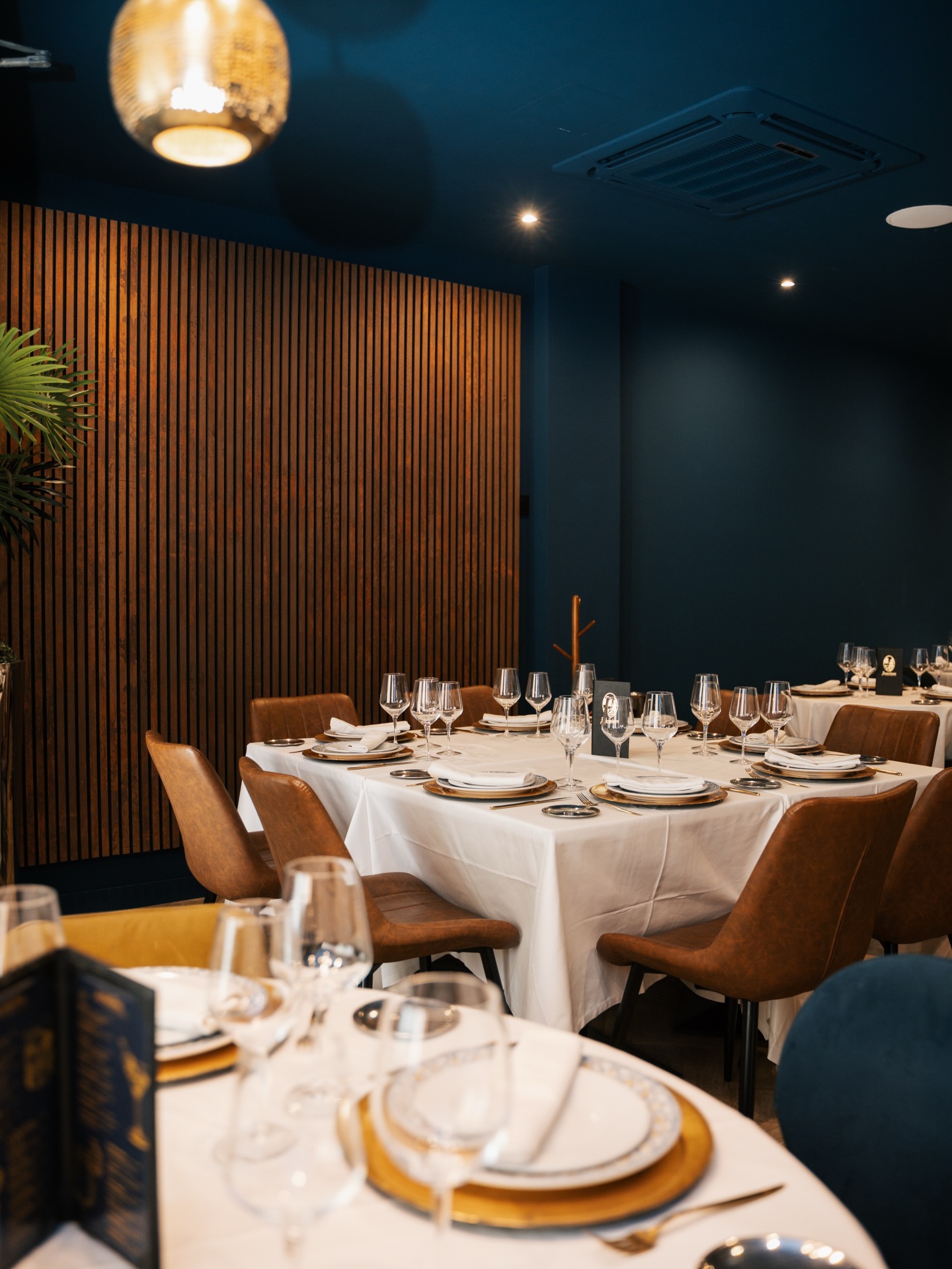 ¿Buscas un espacio especial para celebrar momentos importantes?
En Aranjuez Steak House contamos con un reservado exclusivo, perfecto para disfrutar de eventos privados en un ambiente elegante y acogedor. Ya sea un cumpleaños, una comunión, un bautizo o cualquier ocasión especial, aquí encontrarás el lugar ideal para compartir con los tuyos.
Privacidad, buena mesa y una atención cuidada al detalle para que solo tengas que preocuparte de disfrutar.
Haz de tu celebración un recuerdo inolvidable ✨
#aranjuezsteakhouse #eventos #madrid