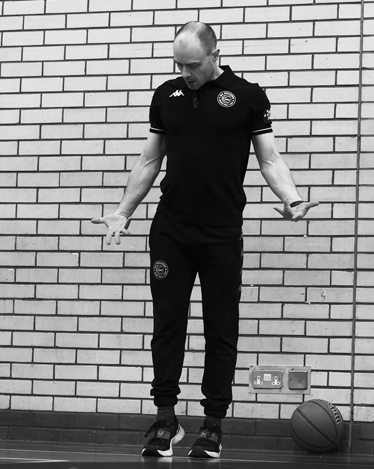 👨🏻🏫 Coaching Beyond Performance
S&C isn’t just about sets, reps and results.
It’s also an opportunity to coach:
💛 Self-compassion - responding to setbacks without self-destruction
🦁 Courage - showing up, taking risks, especially when it’s uncomfortable
🧠 Emotional intelligence - recognising and managing thoughts and feelings
🫂 Empathy - understanding teammates and support staff
🌈 Inclusivity - creating spaces where people feel they belong
These aren’t “soft” skills.
They shape how we train, rehab, compete… and live.
🏋️ Better awareness ➡️ better decisions
🤕 Better patience ➡️ better rehab outcomes
🧠 Better self-talk ➡️ better performance
We don’t just coach athletes.
We develop human beings.
And what we coach beyond performance lasts the longest.