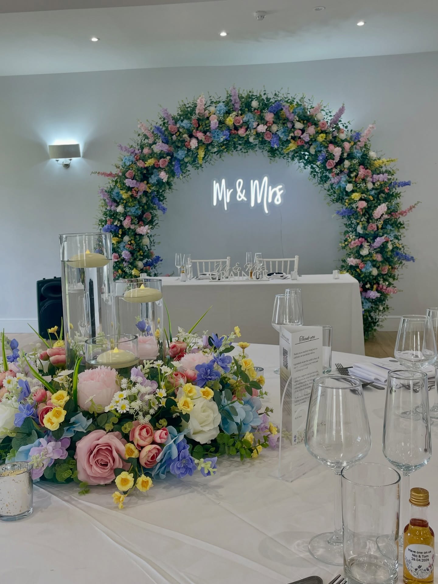 Setting up at @highfieldhall this afternoon.
A beautiful sunny day here in North Wales and the setup looks fantastic.
Pictures and video of the cake coming soon 🎂
#highfieldhall #weddingvenue
Setup: @angelic_events_hq