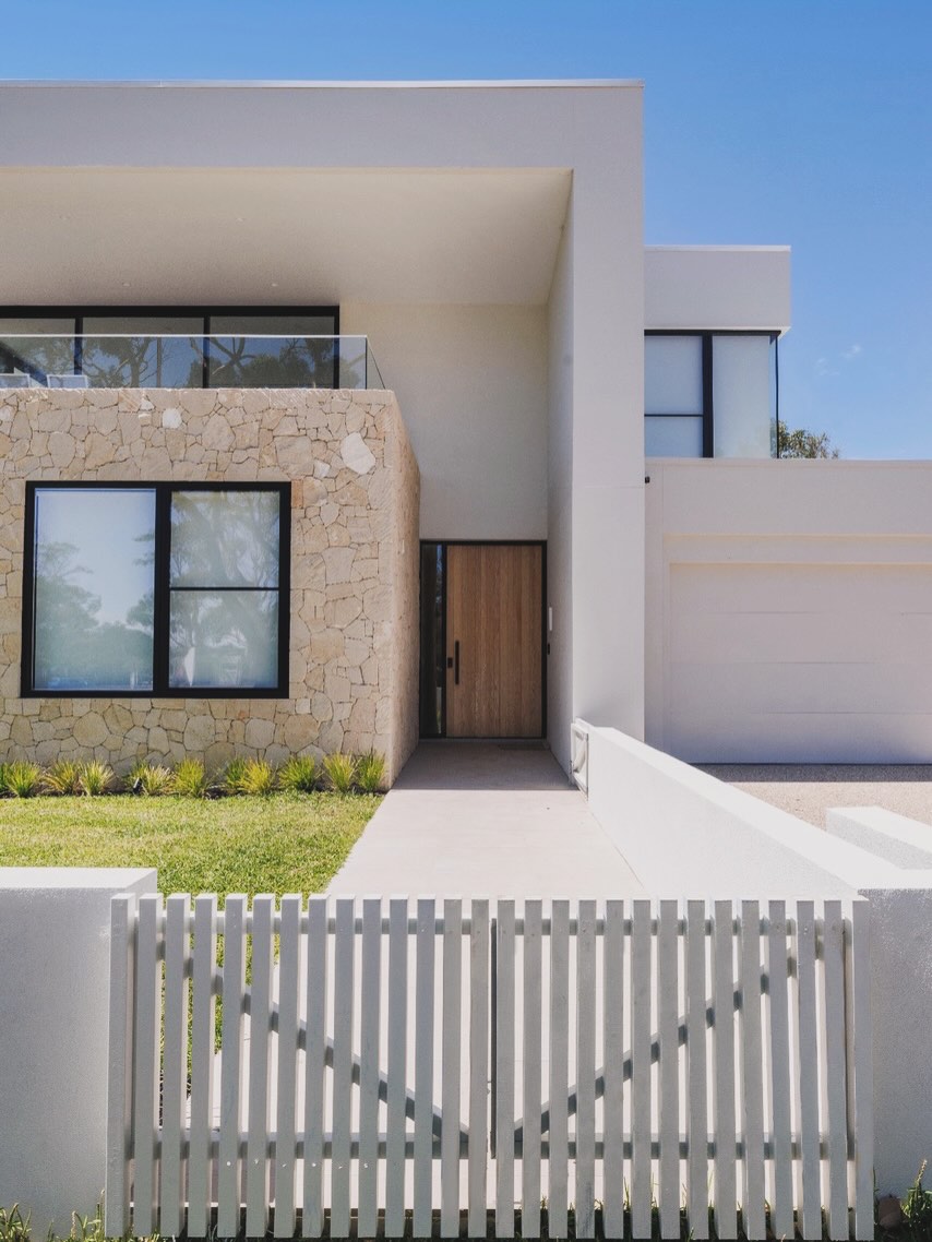 ATTITUDE setter.
Coming home to a fine fine entrance. Timber, limestone (our Oyster Tuscan Cladding), clean lines, working so well here.
Super job Clint and team @ninefourgroup on this build and Andrew and team for laying it very nicely @southgippsland_earth_and_stone
———————
Product - Oyster Tuscan Limestone Cladding
Australian stone for Australian builds