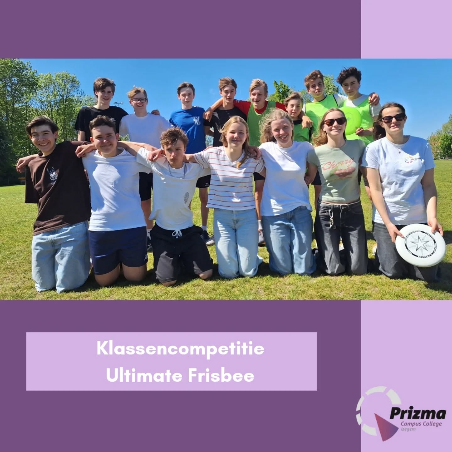 Deze 15 leerlingen namen deze namiddag deel aan de klassencompetitie Ultimate Frisbee (2de en 3de graad) en verdienden zo punten voor de competitie van de sportiefste klas. Ze trotseerden de soms hevige wind, maar konden gelukkig ook genieten van de zon.
De jongens van klas 3.6 zijn de trotse winnaars van dit tornooi. Proficiat!
Een welgemeende dankjewel aan al deze toppers voor hun sportieve inzet. Op naar de laatste activiteit van dit schooljaar: de College Cup tijdens onze opendeurdagen!