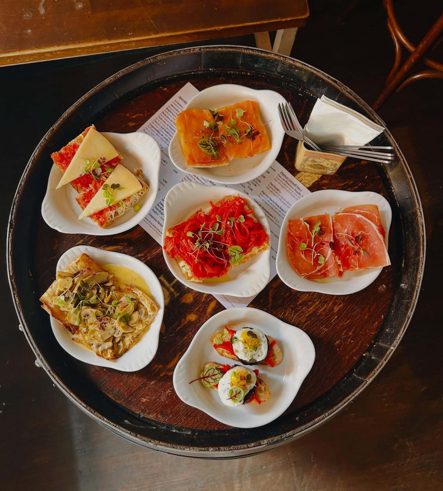 Which pintxo is your favorite? 🍴
From creamy mushrooms to fresh salmon, jamón, and vibrant peppers… we want to know what you’re reaching for first! Remember we have also the #glutenfree version. #coeliaclife #glutenfreelondon #tapasglutenfree