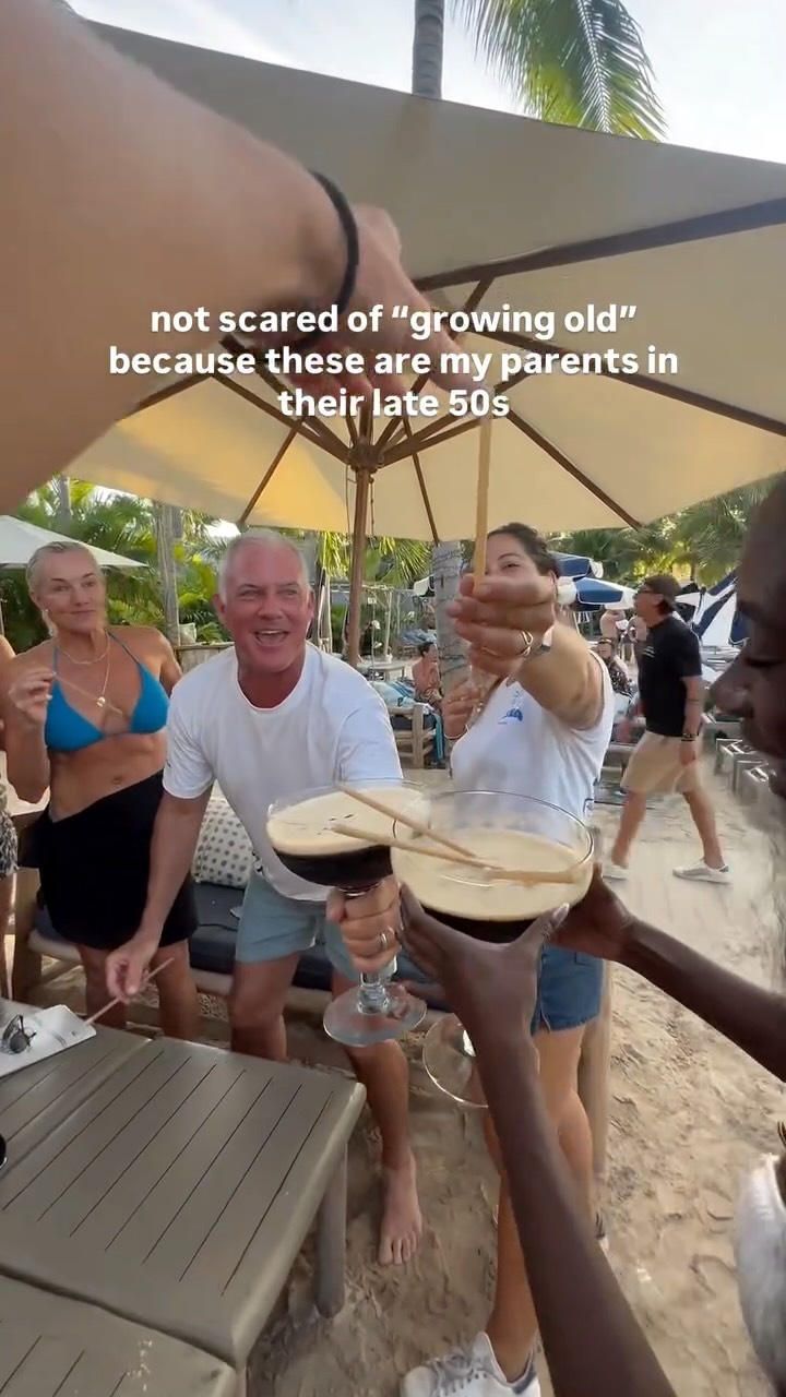 my parents are both 59 and continue to prove that getting older can mean more energy, more confidence, more fun, and more zest for life. truly the goal 🙌🏻 @loretta_soffe
#parentsbelike #fitparents #fitafter50 #parentgoals #parentsnightout