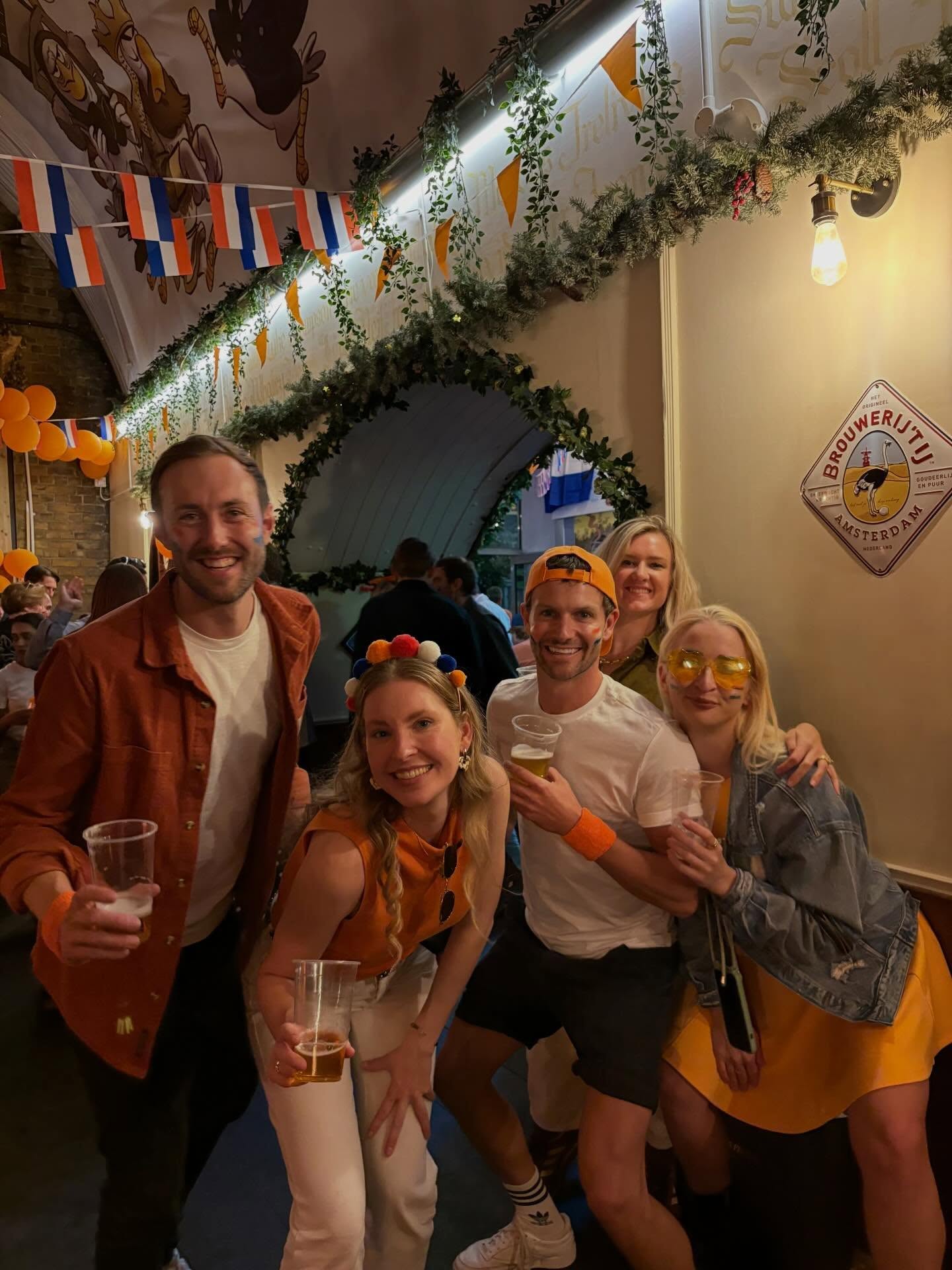 Orange everywhere, smiles all round and good vibes from start to finish 🧡🍻
Koningsdag at the Taproom did not disappoint. From the outfits to the energy, you all brought the party and made it one to remember.👏
Big thanks to everyone who came down, celebrated with us and filled the place with amazing atmosphere.
Until the next one… 🥂
#Koningsdag #KingsDayLondon #LondonEvents #BermondseyBeerMile #TaproomVibes