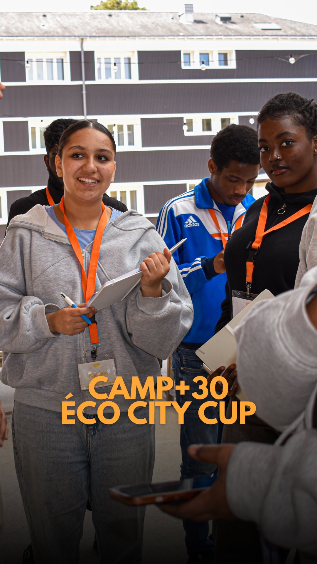 Dernière ligne droite pour nos jeunes avec l’Eco City Cup ! 🏙️
Une compétition engagée autour d’un défi majeur : la justice environnementale 🌎
Le principe ? 4 équipes, 4 villes à inventer pour répondre à une problématique liée à la justice environnementale : précarité alimentaire, accès à l’eau, dépôts sauvages et qualité de l’air !
Alors, quelle équipe décrochera la victoire ? 🏆