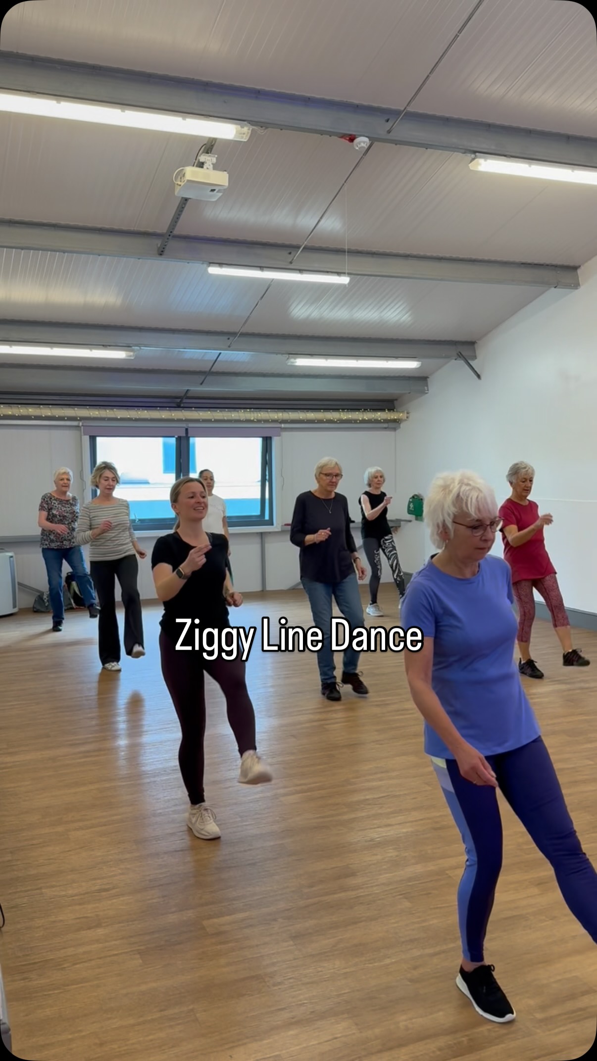 Ziggy - Line Dance
Our Tuesday morning ladies absolutely smashing it💃
💃 Ziggy
🎶 I Wanna Dance With Somebody
@ziggyinthahouse
📝 Gary Lafferty
@backroadbootsuk #digitaldancefloor
#linedance #ladieswhodance #linedancing #flofitness