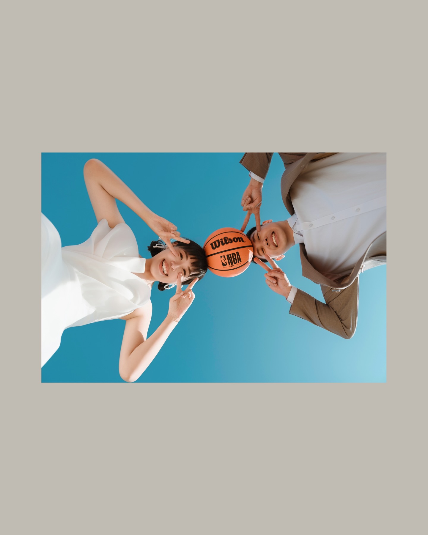 誰說拍婚紗只能優雅?我偏要讓新娘去灌籃!🏀
大家拍的是浪漫,我們拍的是戰力。
在台南曬太陽、啃西瓜、搶籃板,
比起完美裙擺,我更想拍下你們玩瘋的瞬間。
反正以後都要一起生活,先確認一下體力沒問題吧?(笑)
如果你拍婚紗,最想在現場做什麼「反差」的事?
#灌籃高手
Photo l @susuimage
MUA l @amelie_stylist
Gown l @fantasywdress
#台南婚紗 #籃球婚紗 #台南約會 #Susu影像