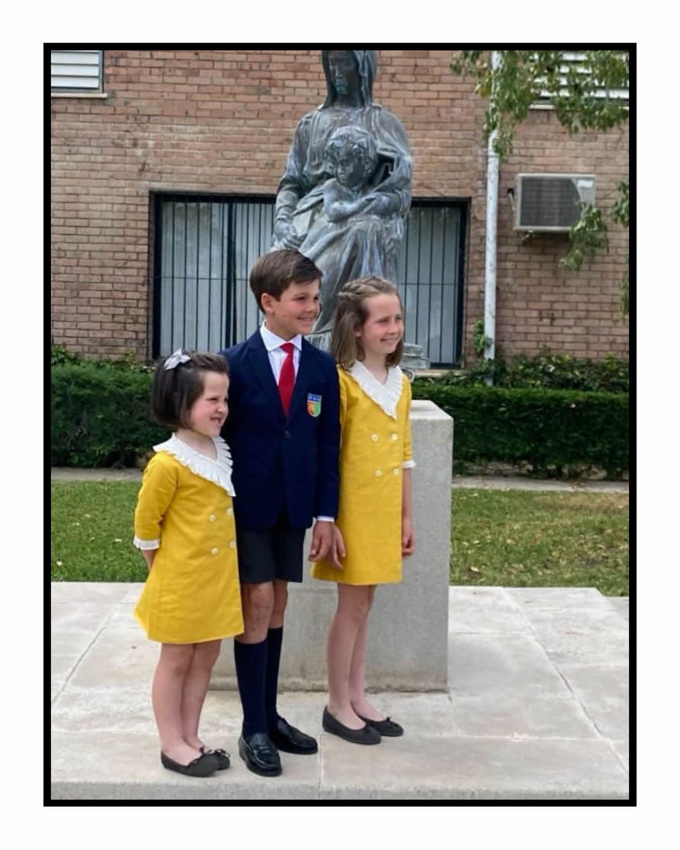 Ya empieza la época de Primera Comunión y estas niñas no pueden estar más monas con el modelo Illera. ¡Un millón de gracias por compartir la foto con nosotras! 💛💛
