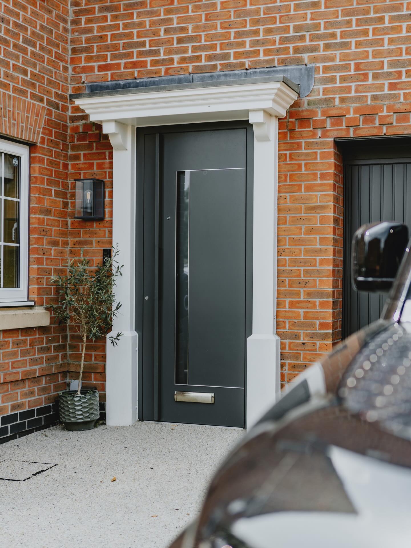 MODE entrance doors allow you to make an impression and create something that reflects you and your home with dozens of designs ranging from super modern to super traditional, huge sizes, options for pivot and hundreds of finishes and handles, you really can make your dream door a reality