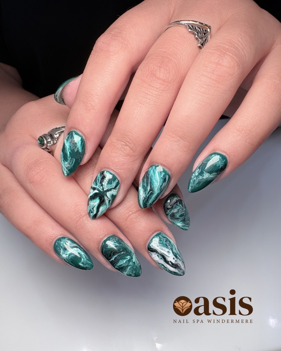 this green marble moment… unreal 💚
every nail is different and somehow all of them hit!!!
🕝 Here is where you can find us:
Monday through Friday 9:30AM–7:30PM
Saturday 9:30AM–7PM
Sunday 11AM–5PM
Open 7 days a week
Walk-ins & appointments welcome
nails by: Bao
#orlandonails #greennails #marblenails #windermerenails #nailinspo