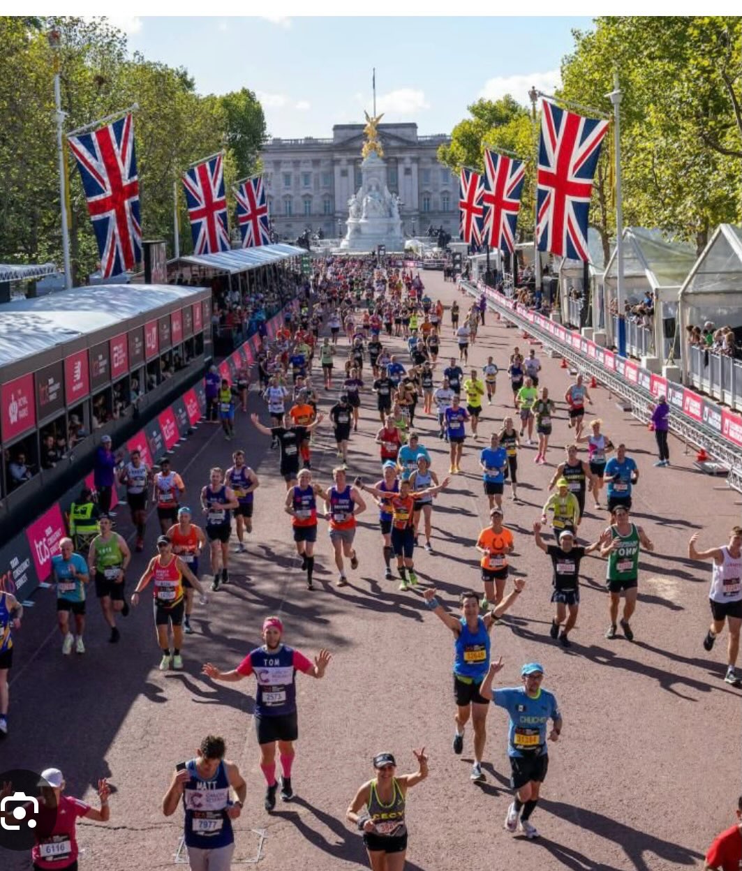 London Marathon 2026 🇬🇧
Huge result and record breaking wins for Tigst Assefa 🇪🇹 and Sabastian Sawe 🇰🇪 - love this feel good annual event and thinking of everyone taking part today or supporting in our beautiful capital city 😀
@bbcsport thanks for images
@londonmarathon love you
#running
#sport
#charity
#inspiration