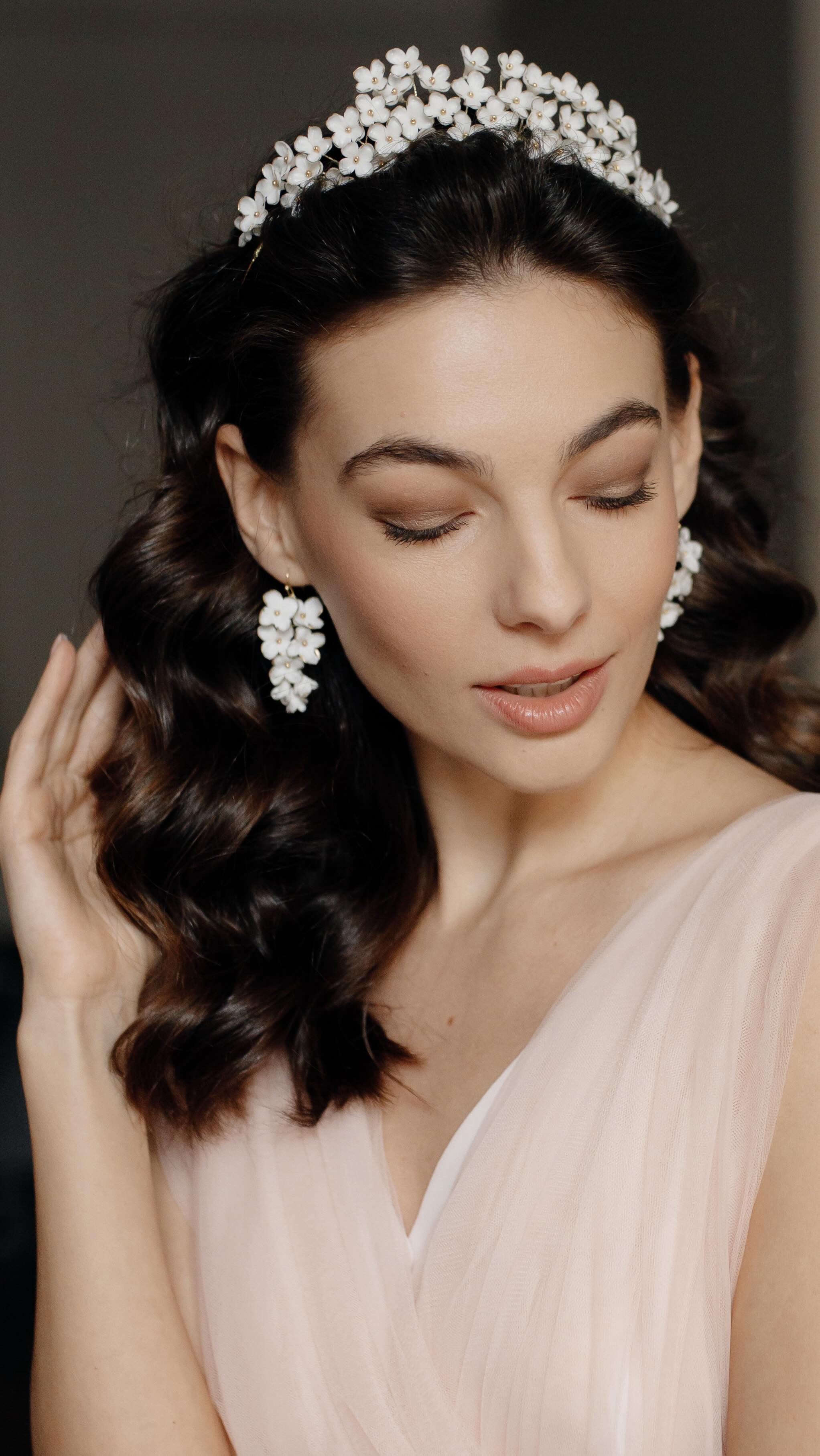 Une couronne, même à la maison?
#photooftheday #instagood #briderobe #floralcrown #mariages