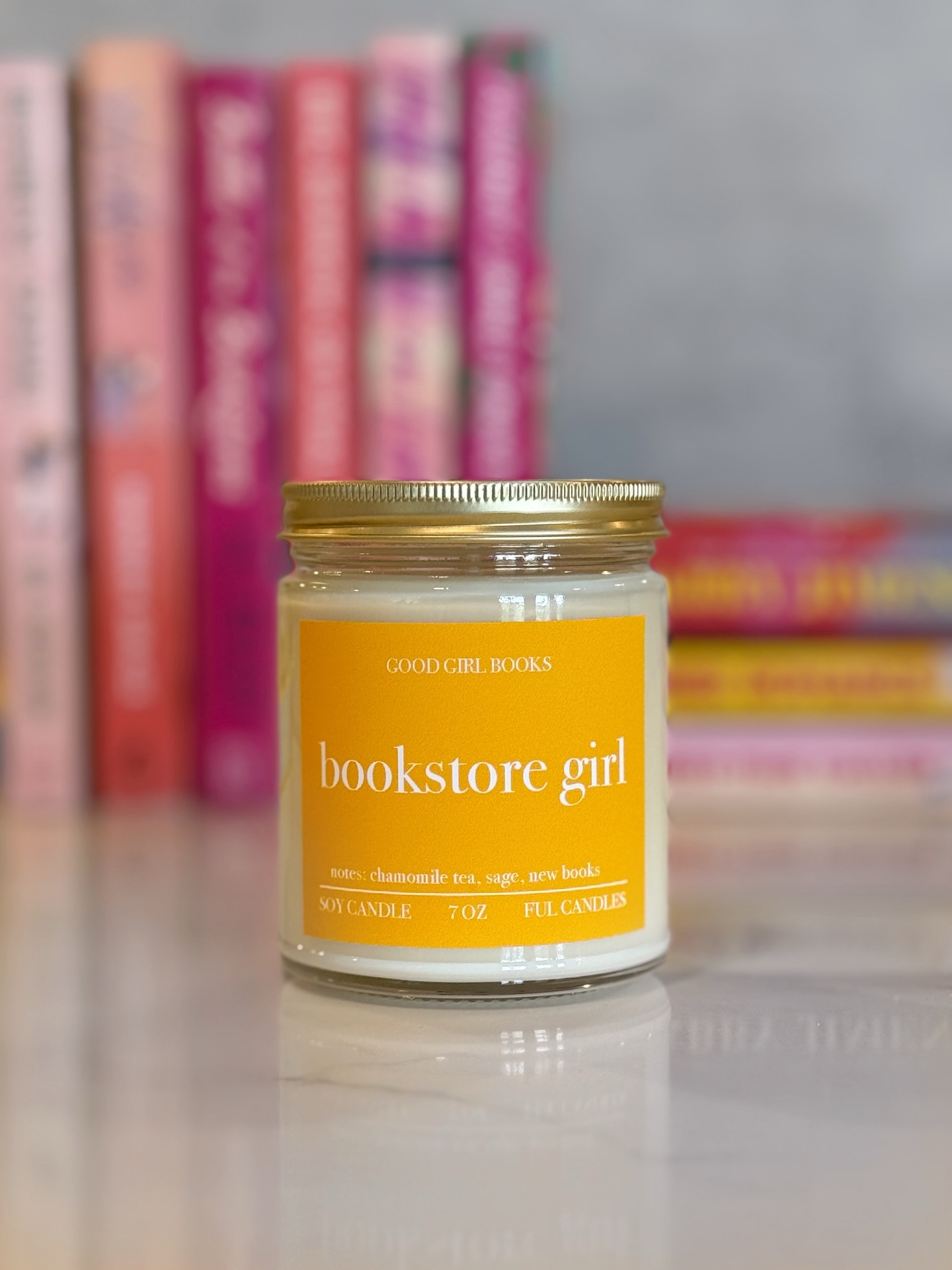 So excited for this collab with @goodgirlbooksknox for independent bookstore day tomorrow! 💛
Bookstore girl smells like curling up with a mug of tea and your favorite book. Woods and fresh air mingle with wildflowers and citrus. Notes of palo santo, lemon peel, and fresh mandarin are grounded by sun dried sage and cozy chamomile. 🌼 Perfect for spring! Go support your local bookstore!! 🌈📚