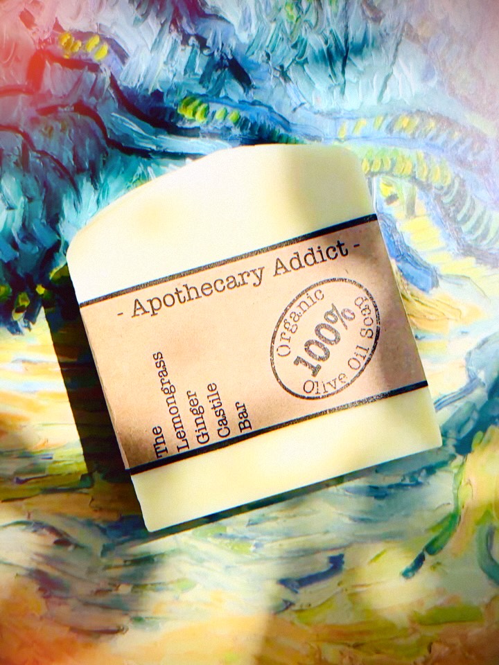 ✨🌿🍋🫚🧼🫧🛁 Now Available — “The Lemongrass Ginger Castile Soap Bar” from @apothecary.addict 🛁🫧🧼🫚🍋🌿✨
Oooooh, I adore this one! 🥰🧼🫧 I LOVE GINGER, and when blended with LEMONGRASS - we have PERFECTION in pure soap bar form! 🫚🌱🫧🧼🛁
A bright awakening for the senses…
Crafted slowly from 100% organic extra virgin olive oil, and long-cured (6 months, minimum) — to create a gentle, lotion-like lather that cleanses beautifully while leaving skin soft, calm, and comforted. #IYKYK
This new bar is a celebration of vitality—just five ingredients, thoughtfully chosen.
At its heart: an energizing blend of lemongrass and ginger—fresh, citrusy, warm, and alive with botanical brightness 🍋🫚🌿🧼🫧
Designed for sensitive and dry skin types, yet beautiful for all, this Castile bar offers a cleanse that feels clarifying, uplifting, and deeply grounding all at once.
🜁 A refreshing balance of citrus herb + warm spice
🜃 Deeply moisturizing, low-sudsing lather
🜄 Crafted with intention, in the old-world tradition 🌿✨
“The Lemongrass Ginger Castile Bar”—now available @apothecary.addict
#castilesoap #artisansoap #slowbeauty #essentialoils