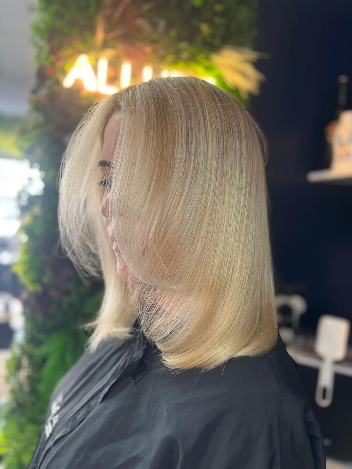 From grown-out warmth to a clean, luminous finish ✨
Senior Stylist Kara created this transformation with a full head of highlights to lift and remove unwanted warmth, bringing the hair to a brighter, more even canvas. The final tone is a soft, creamy blonde—smooth, balanced, and ultra-flattering.
To maintain the health and shine throughout the process, we used Kérastase treatments, helping to protect the integrity of the hair, boost hydration, and leave it feeling silky and strong.
Bright, creamy, and healthy—exactly how blonde should be 🤍
@lorealpro_education_uki @lorealpro