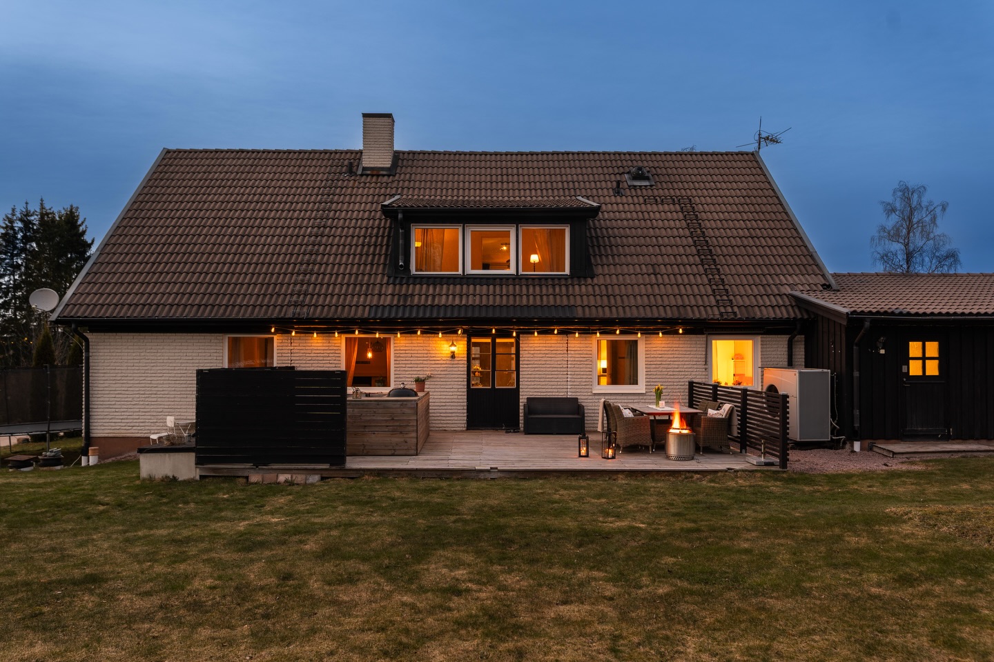 Imponerande villa med generösa ytor och hörntomt i…