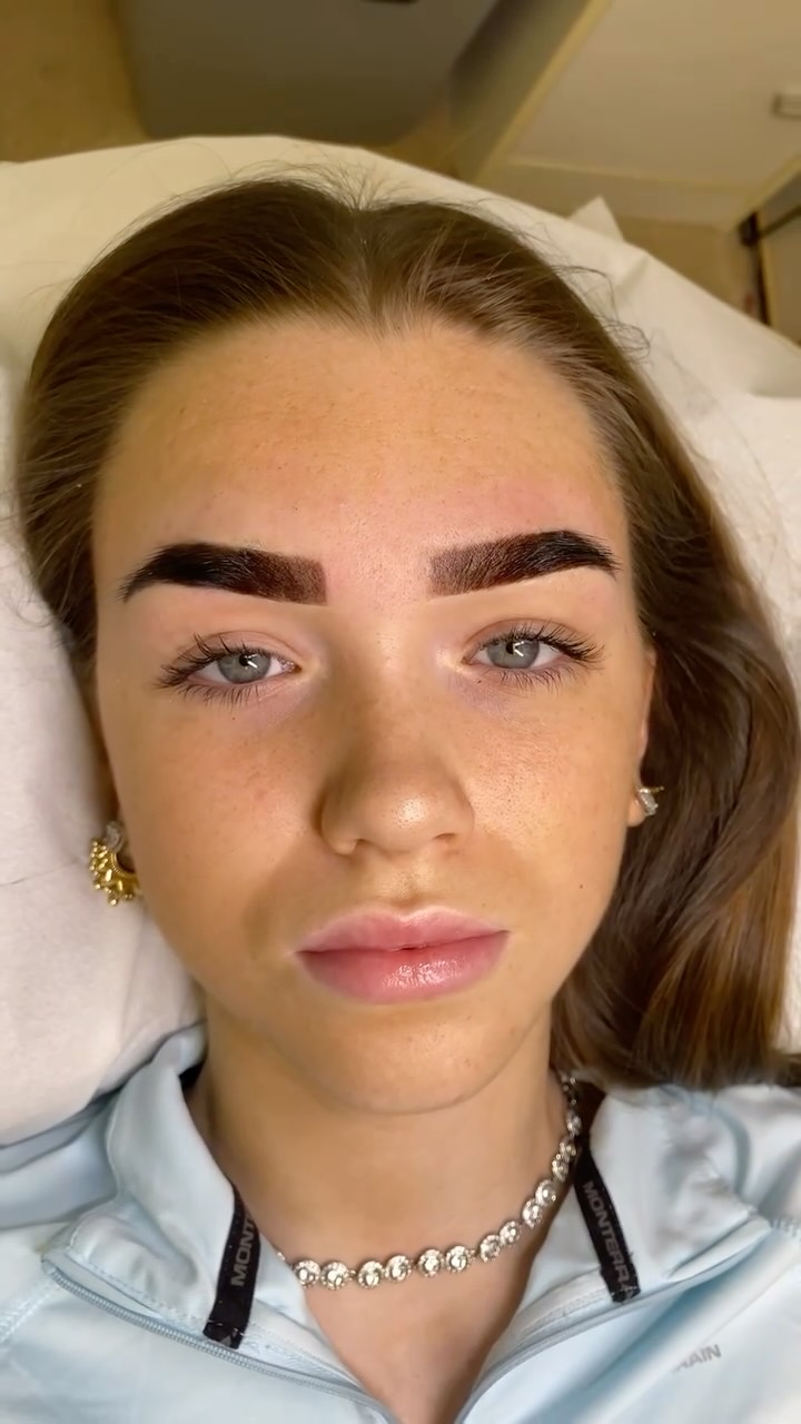 My client already had full, thick brows but wanted better shape and a soft makeup effect without commitment. ✨
Henna Brows is a vegan, temporary tint that enhances your natural brows with a soft makeup finish. This treatment includes custom brow design and waxing for a clean, balanced shape. 💕
Book your brow transformation today in the link on my Bio.
info@belenspmustudio.com
www.belenspmustudio.com
#hennabrows #browscardiff #cardiffbrows #cardiffwaxing #cardiff