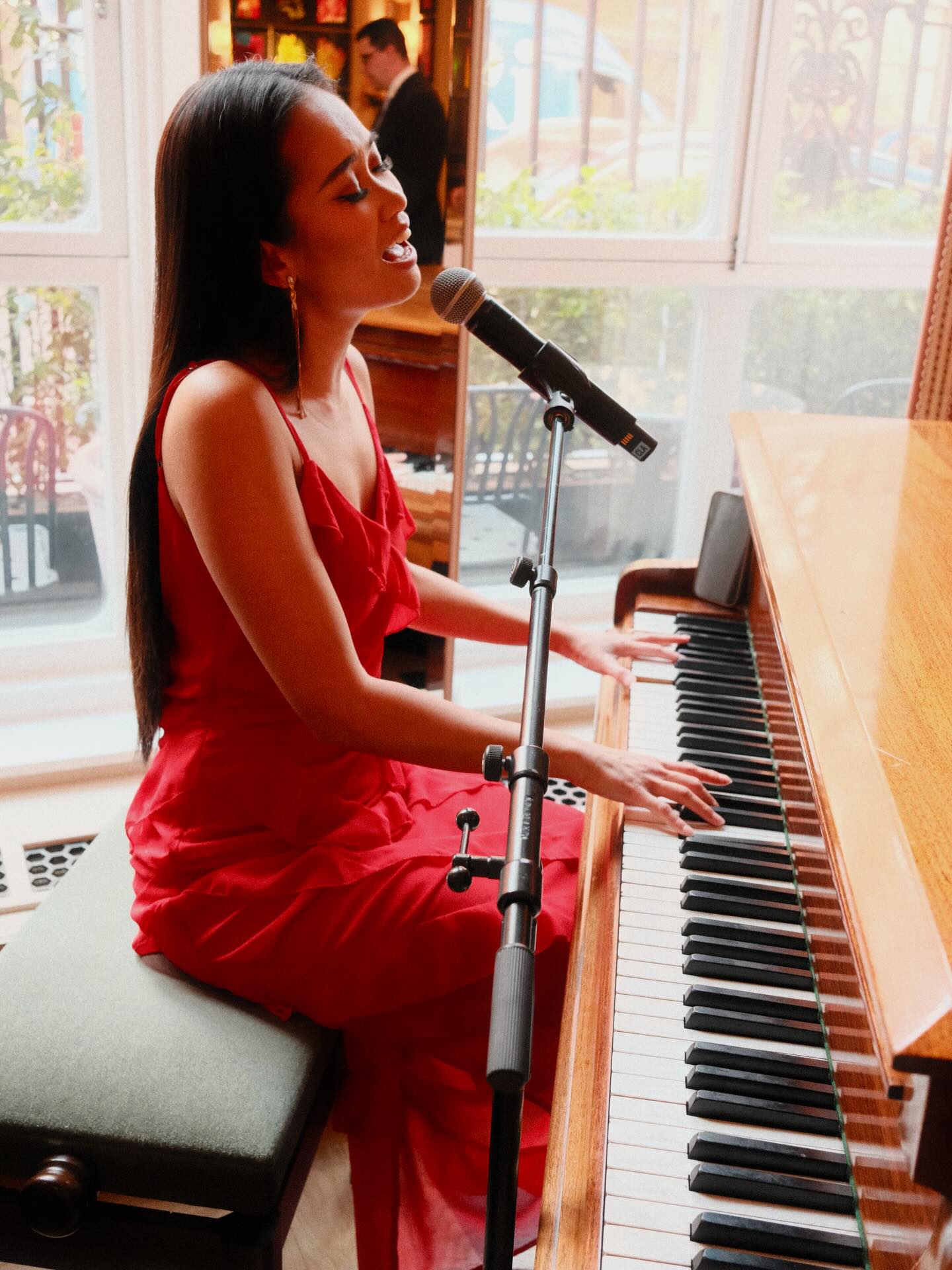 Negroni oβclock @claridgesrestaurantmayfair @dantenewyorkcity πΊπΈπ¬π§
Everyday paired with our piano vocalists 3-6pm, The perfect soundtrack to your afternoon drinks πΉπΈπΆ