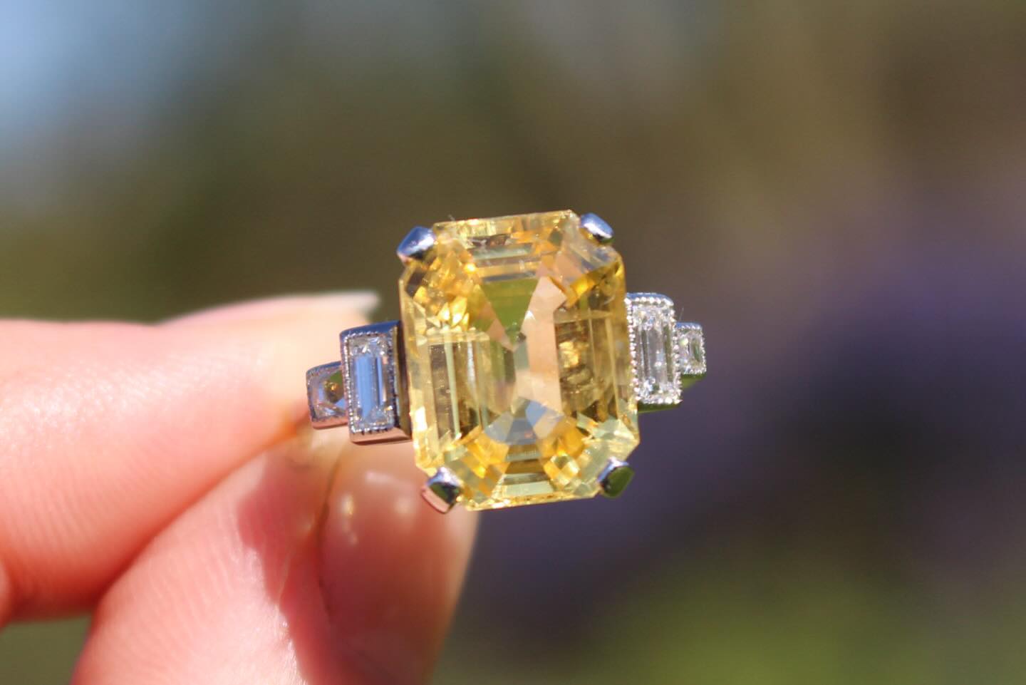 Well hello 💛
Sneaky peek of this rather fabulous Art Deco natural yellow 9.5 carat sapphire ring which has just arrived 💛
We are totally smitten !
Not yet listed but arriving on the website in the next week or so and coming to the @decorativefair from May 12-17th
#newarrivals #yellowsapphire #naturalsapphire #artdecojewelry #engagementring
