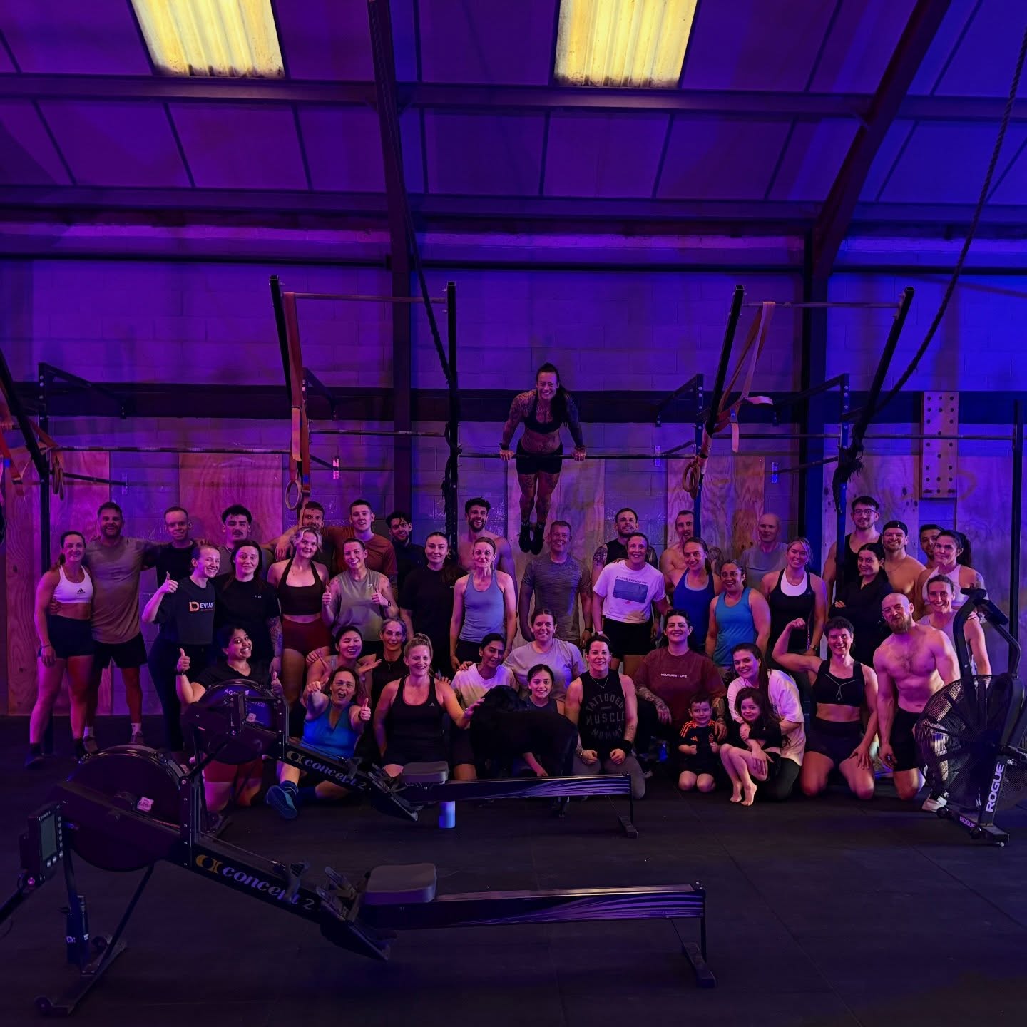Friday Night Lights 🪩
Rumour has it there might be a barbell ladder next time 🙄
•
•
•
Athletes built at @crossfitdeviant
#hardwork #intensity #machines #family #teamD