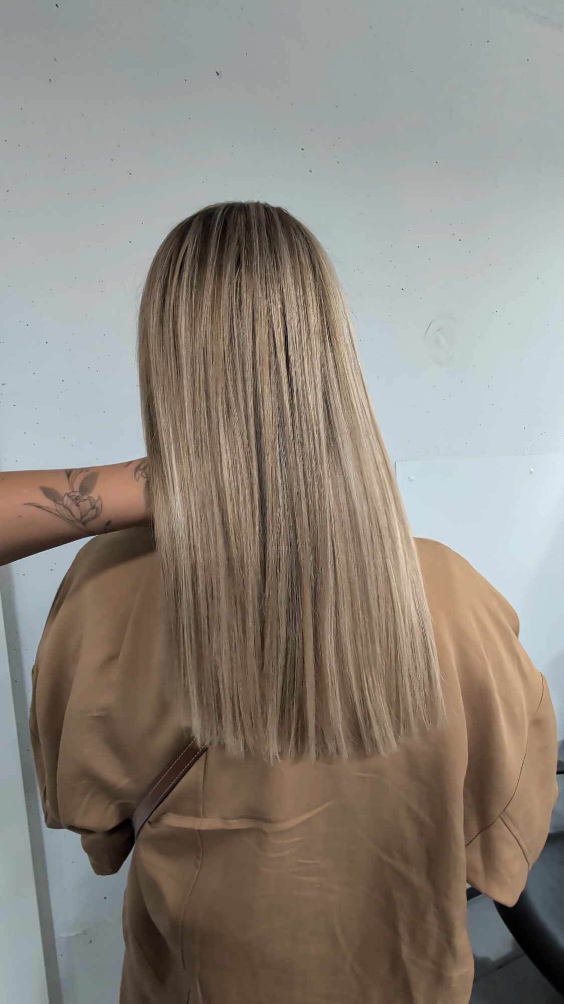 Grâce à notre équipe d’experts et à l’excellence Hairdreams.💫
Chez Ryanhair, révélez la meilleure version de vous-même.
Prenez rendez-vous aujourd’hui.📲
#hairdreams #luxembourg #extensions #coiffure