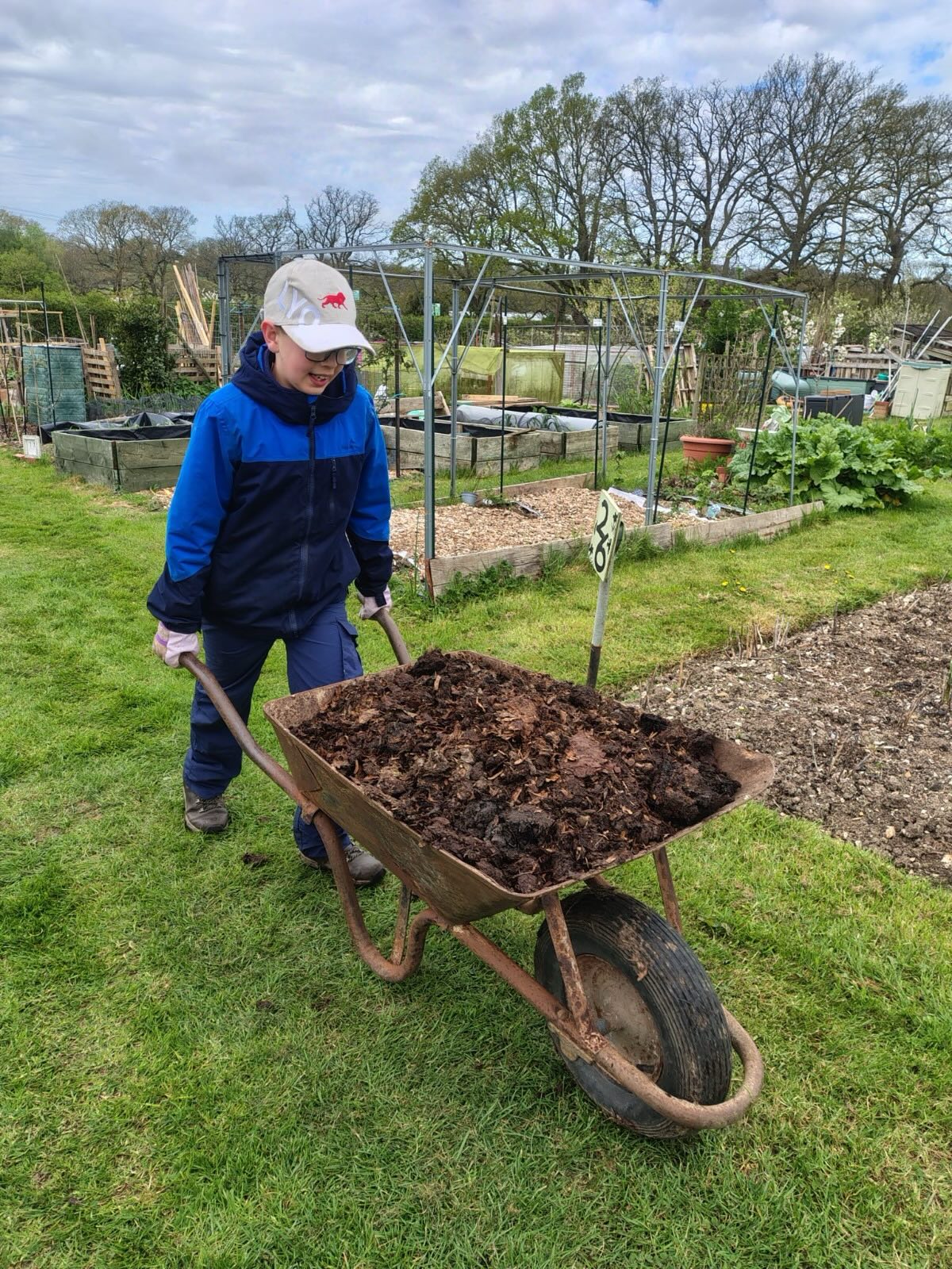 22 miles. 20 bridges. One big dream.
Joshua from Waltham Chase is on an incredible journey to the World Scout Jamboree 2027 — and thanks to amazing community support, he’s already raised half of his goal!
From car washing and fence painting to helping on an allotment, Joshua has been working hard every step of the way.
Next up: 12 September — Joshua, along with his family and friends, will take on a 22-mile walk along the Thames, passing 20 London bridges from Richmond to Tower Bridge. You can help him get there: https://gofund.me/387dab803
More information can be found on our website blog.
Every bit of support makes a difference — thank you!
#stswithunwellsparish #worldscoutjamboree #scouts #fundraising