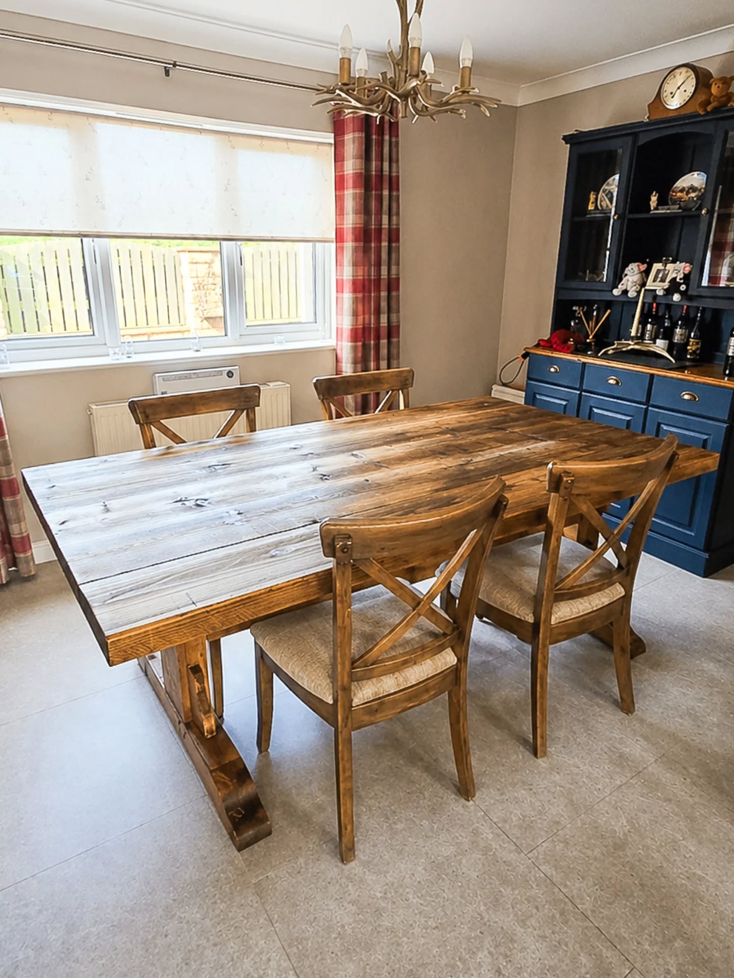 Built for real homes, not just showrooms 👌
It's got that rustic look, but still clean enough to sit in a modern space. The kind of table that handles everything from busy family dinners to weekend get-together.
Available to order on our website. Get 7.5% off your order until May 4th! Visit www.rcc-furniture.com today.
.
.
.
#reclaimedwood #farmhousetable #diningtable #bespokefurniture #madeinsheffield