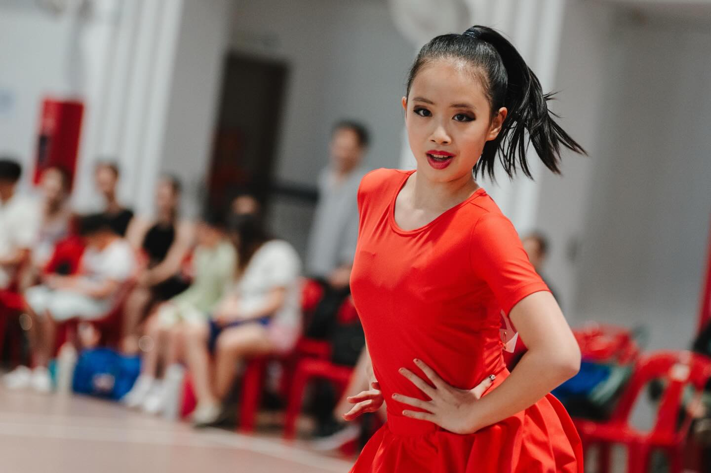 Moon lighting up the floor at the 5th Aquilia Dancesport Championship β grace, power, and presence all in one. From every step to every expression, she brought her full energy into the competition and truly shined in action π«
Proud to see her growth and dedication come alive on the dance floor β this is just the beginning.
Special thanks to @ntucac_mit for capturing these beautiful moments πΈ