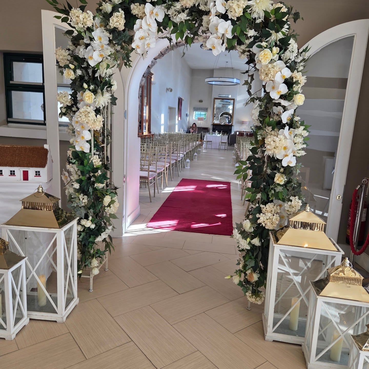 @castledarganestate for the Spiritual Ceremony of Debbie and Kevin. Music was by Laura Mc Fadden with every moment captured by @photographybarbaramcgroary
#castledargan #sligoweddingcelebrant #sligowedding #EndaHarteCelebrant #spiritualceremony
