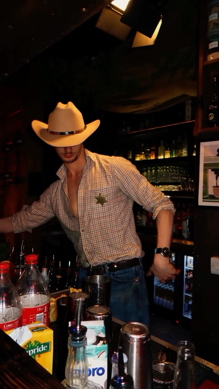 Boots down, drinks up 🤠
Country night done right at @fatfugulounge keep your eyes peeled for the next one…
#fatfugu #countrynight #wildwest #northampton
Will you be coming to the next one? 🤪🤪