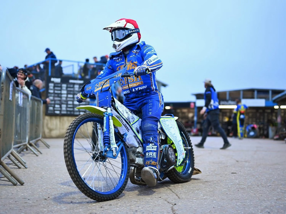 👉 12+2 last night 💫
Good meeting and a great home win for the King’s Lynn Stars 🌟
Cheers for the support, social media tags & DMs 💣
🏟️ Adrian Flux Arena, Kings Lynn
🗓️ 27th April 2026
📈 Kings Lynn 🌟 49 v 41 Sheffield Tigers 🐯
📸 Ian Burt / Kings Lynn
#chrisbomberharris #speedway #żużel #bomber #37