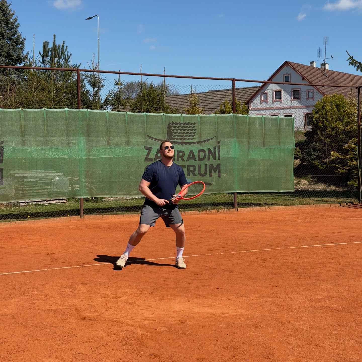 Čistá radost ze hry 🎾 #weekendoff
Když má silově-kondiční trénink obrovský přesah do různých sportů. Stačí si vzít výbavu na daný sport a vyrazit. Tento víkend to byl 2x tenis na jihu.
#tenis #chatalife #brotasfitness #jiznicechy