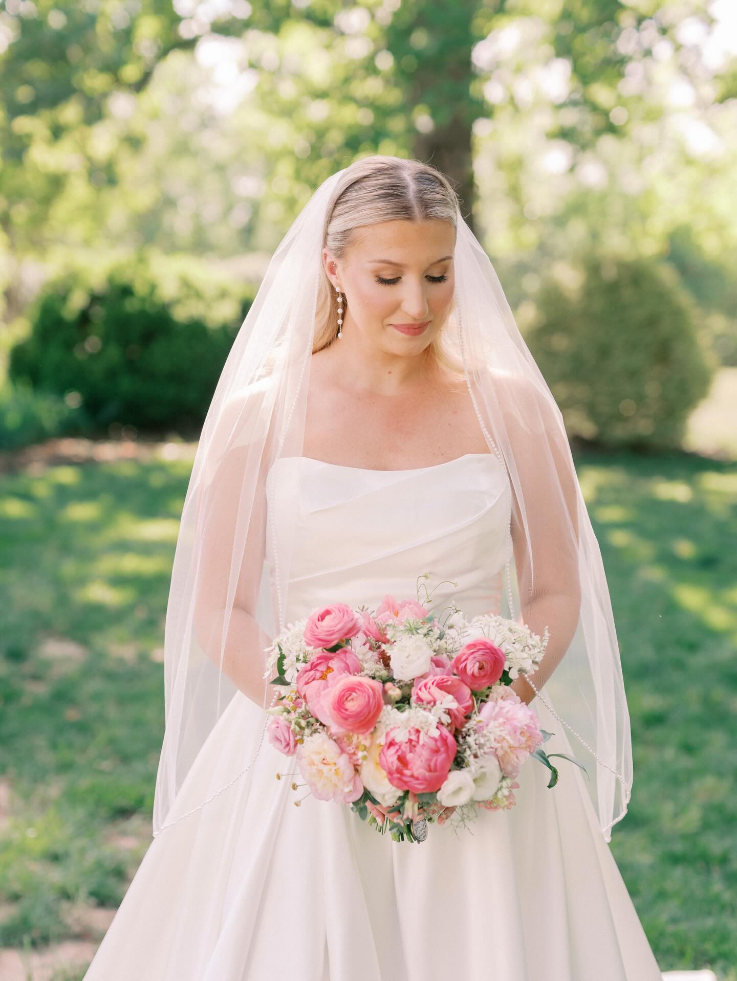 Hello new profile picture!😍✨🌙
#starrynighteventsrva #starrynighteventsrvaplanning #starrynighteventsrvaflowers #starrynighteventsrvacouples #starrynighteventsrvaweddings
Planning & Florals | @starrynighteventsrva @tanya_m_cornwell
Photography | @kristencamiellephoto
Venue | @herringcreekweddingsva
DJ | @rolweddings
Catering | @cater2events
Rentals | @rentequipva
Beauty | @gabyroby_mua @richmondmakeupartistllc
Bride | @savannahpwatkins