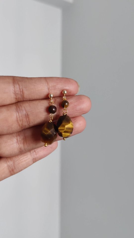 Day 1- Making spiritual jewellery till I reach 10000 followers.
Today I made tiger's eye earrings. These beautiful dangling tiger's eye earrings work on your root chakra and solar plexus chakra and helps you in taking grounded action.
Stay tuned for more such reels
