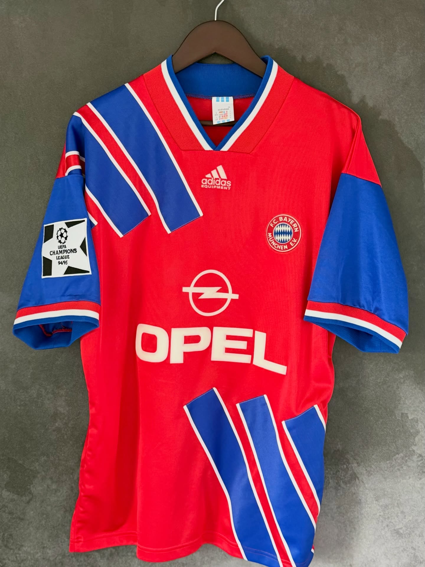 FC Bayern München 1993/95 Home by @adidasfootball
A throwback to when shirts were truly special!
Soft Satin style fabric with the sewn on fabric stripes gives it a real contrast
Thick flock sponsor as well as the crest in flock is very nice
Champions league patch provided by @cuttingedgeshirts2 really makes it stand out!
Flock number 10 for German legend @lotharmatthaus10
1993/94 season saw them win the Bundesliga under Manager Franz Beckenbauer
1994/95 season they reached the Semi final of the champions league before being knocked out by Ajax
WhatsApp do you think of this shirt? One of their best ever?
#bayern #championsleague #trikot #90s #fußball