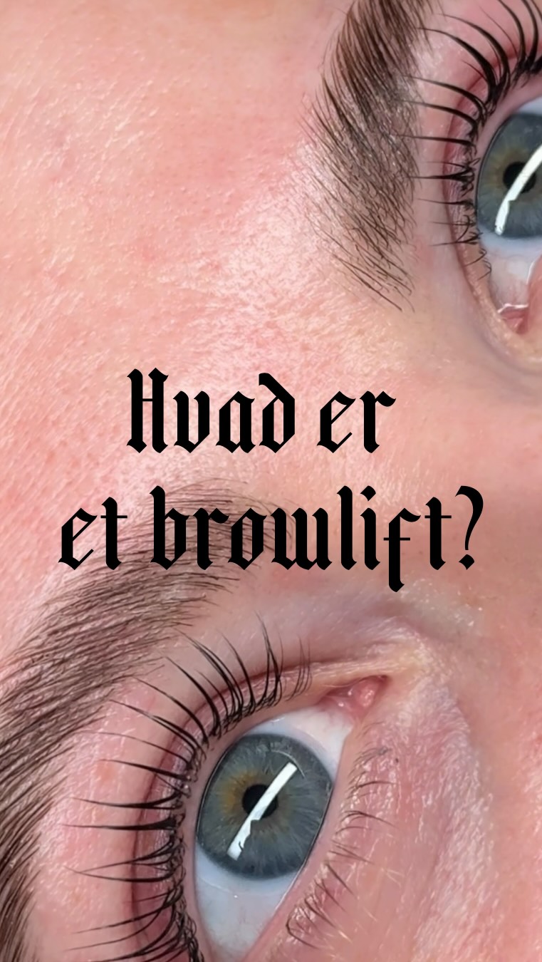 🖤 BROWLIFT
Når du får lavet browlift hos La Jolie, er du i de tryggeste hænder hos Kris eller Amy, som begge er garvede og dygtige bryn- og vippeteknikkere! 🫰🏼
Browlift er en behandling, som manipulerer dine brynhår i den ønskede retning. Helt naturligt vokser vores brynhår i forskellige retninger, kan stritte eller decideret vokse nedad. Men med et browlift får du en mere skarpt og “velfriserede” bryn for et mere ensartet look. 🔥
Et browlift er velegnet til alle bryntyper - hvad end du ønsker mere volumen, glattere hår eller fyldigere og mere symmetrisk udseende.
Du kan både få browlift med og uden farvning, og du kan kombinere dit browlift med andre behandlinger såsom hybridbryn (kun til browlift MED farve) og/eller lashlift! 😍
Sådan booker du:
Du går ind på vores hjemmeside, www.lajolie.dk, og vælger ‘BOOKING’, eller klikker på link i bio.
Du klikker på ‘BROWLIFT’, vælger med eller uden farve, og trykker fortsæt.
Du vælger en af de dygtige behandlere, Amy eller Kris, og vælger herefter en tid, der passer dig.
Du afslutter med at taste dine informationer ind og bekræfter din booking. 😍
De næste ledige tider til browlift er:
Mandag kl. 11:00 / 13:00
Tirsdag kl. 14:00
Skriv endelig til os, hvis du har spørgsmål eller har brug for assistance, så hjælper vi gerne! ❤️🔥
#lajoliedk #heledig #browlift
