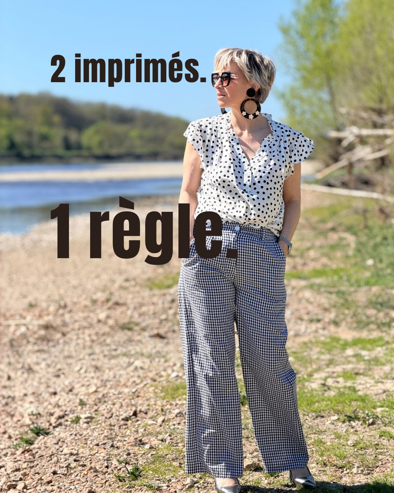 “Ça fait clown.”
C’est ce qu’on me dit quand je mélange les imprimés.
Salutations du jour mes petites pépites 🖤🤍
Le problème, ce ne sont pas les imprimés.
👉 C’est de ne pas savoir les associer.
Parce que non, ce n’est pas du hasard.
Et non, ce n’est pas “trop”.
👉 Il y a une règle.
Créer un lien.
• même famille d’imprimés
(pois avec pois, rayures avec rayures)
ou
• même gamme de couleurs
(comme ici : noir & blanc)
➡️ Et là… ça fonctionne.
Pas parce que c’est discret.
Mais parce que c’est maîtrisé.
🚫 Ce qui fait “clown” : accumuler sans réfléchir
✅ Ce qui fait du style : comprendre et équilibrer
Alors oui, tu peux continuer à jouer la sécurité…
ou commencer à vraiment t’habiller 😏
Dis-moi 👇
Team “je reste sage”
ou team “j’ose avec méthode” ?
#comtessedeblois
#conseilmode
#mixdimprimés
#styleféminin
#astucemode