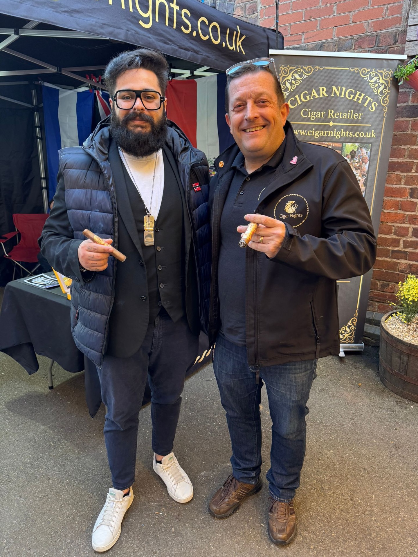 It feels so good have lighter evenings and more cigar events 😎
Fantastic night with the @cigarnights team 💪🏻
@alfo.tor joined them to smoke some amazing cigars from @lfdcigars and @myfathercigars 🔥
#cigarevents #cigarsmoking #cigarnights #newworldcigars #cigareducation