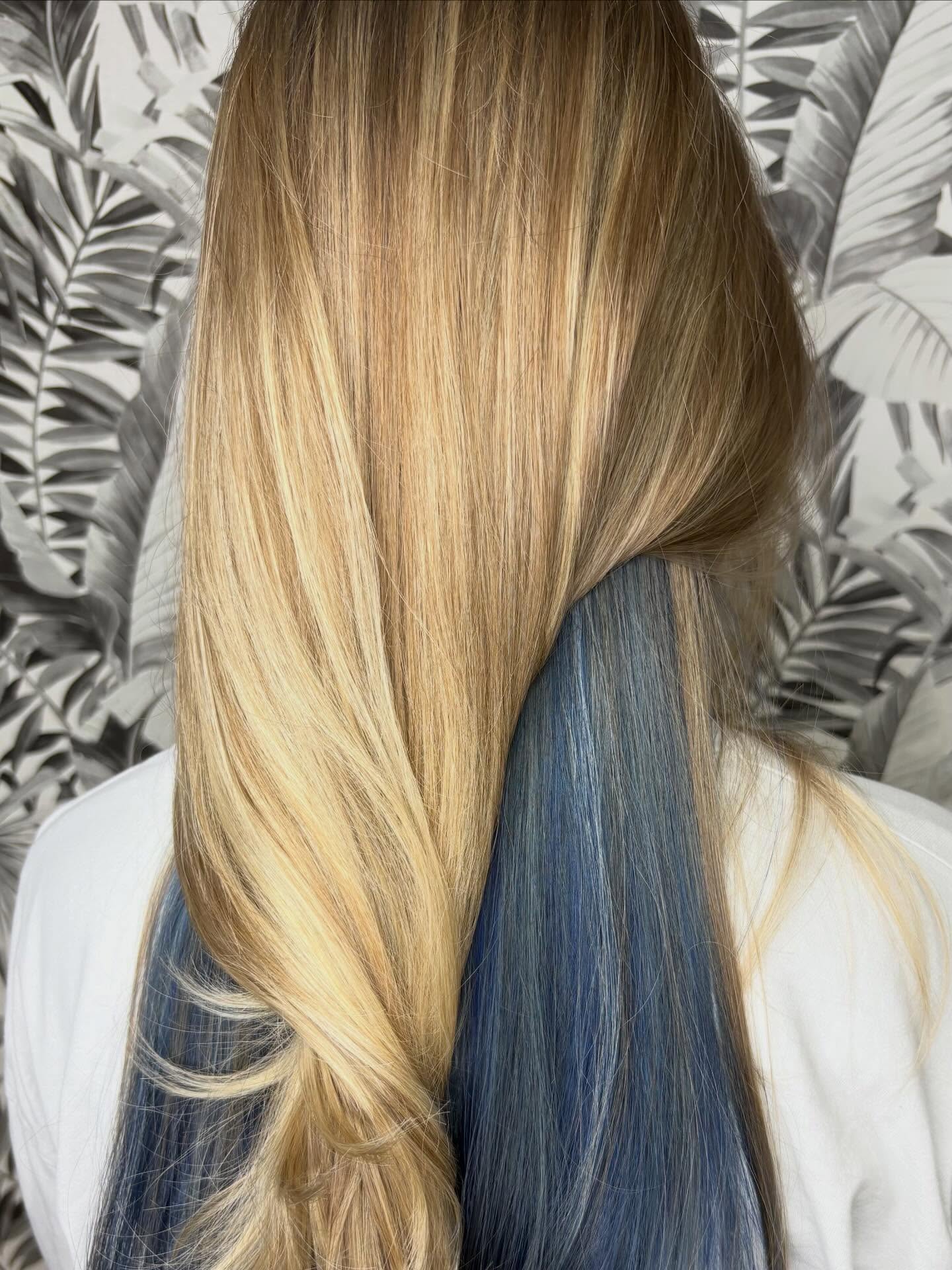 Hair by Sam 🧢 @sam.shags
#bostonvividhair #bostonbluehair #jplocalfirst #bostonblonde #bostonhairsalon