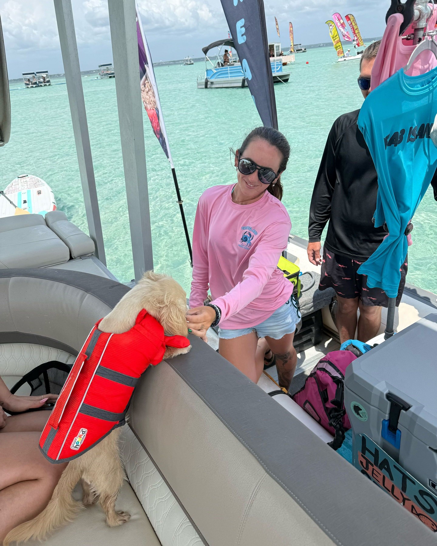 We love when furry friends come visit us! Book any private tour and bring your pup 🐶
📸: Captain Dan