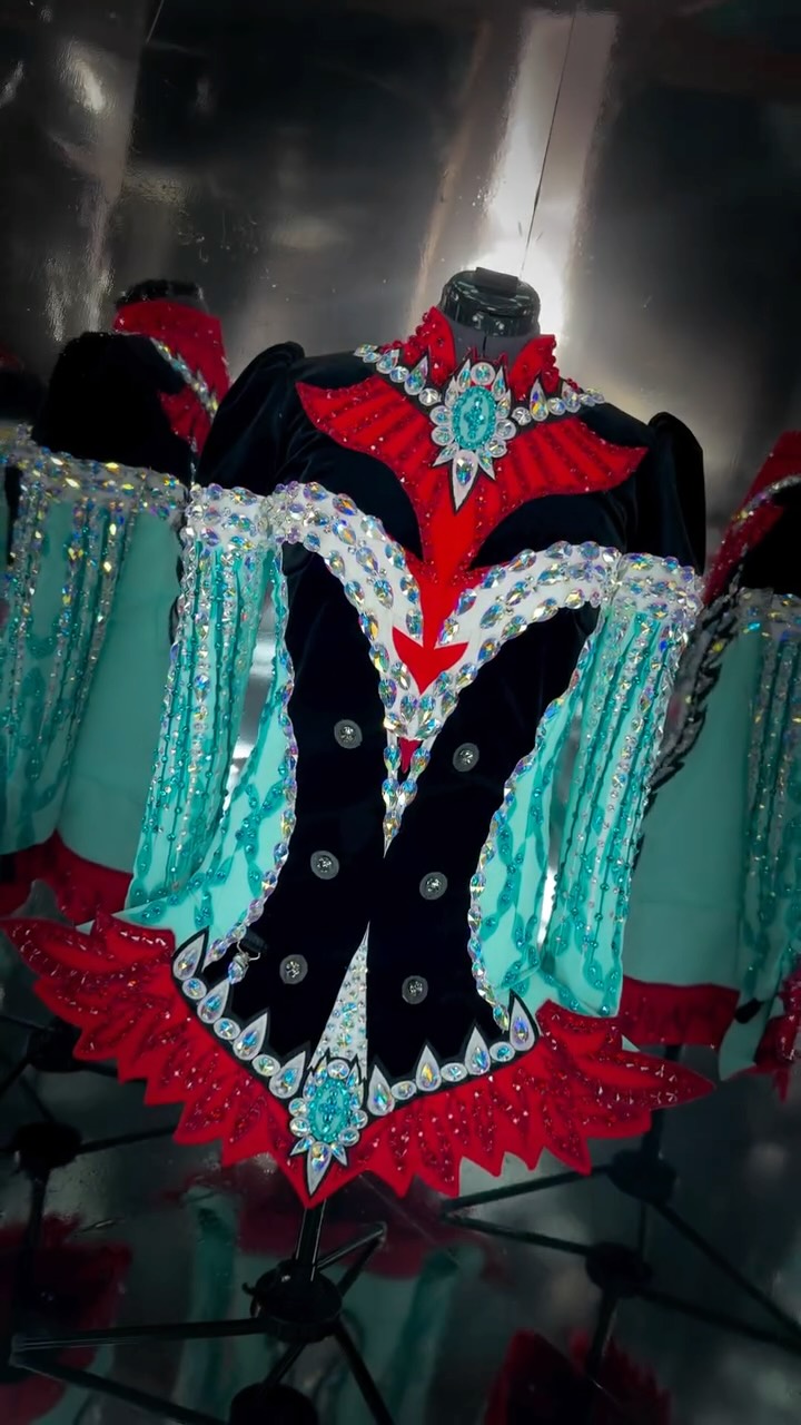 Shippings, shippings and more shippings 📦✨
📧For bookings for North American Nationals contact info@elitedancedesigns.com
Limited Availability!!
#irishdance #elite #irishdancing #elitedancedesigns #reel