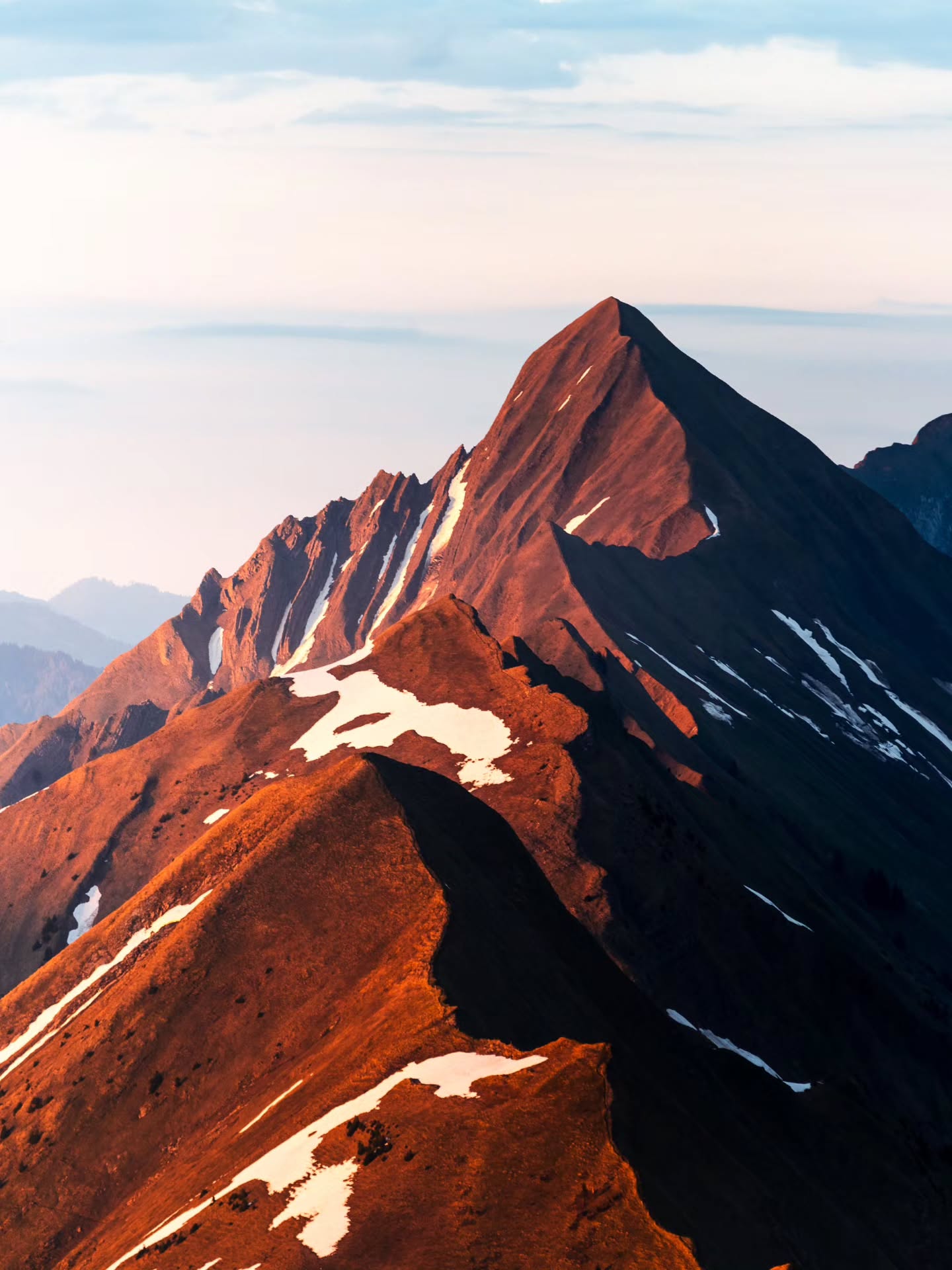 One of the most beautiful ridgelines out there, greeted by the last sunlight.
#mountains #photography #swissalps