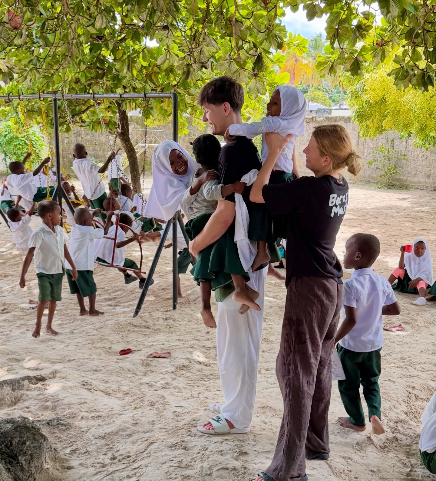 A reminder that happiness doesn’t come from what we have, but from what we share 🤍
.
#volunteer #volunteerabroad #volunteerafrica #zanzibar